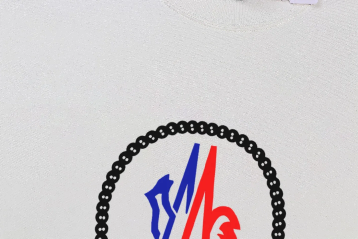 📦 📦 【 In Stock】 〖 𝐌𝐎𝐍𝐂𝐋𝐄𝐑~ 〗 440g 2024FW ， Premium Breathable Same Style ：Black White Size：S M L XL 2XL